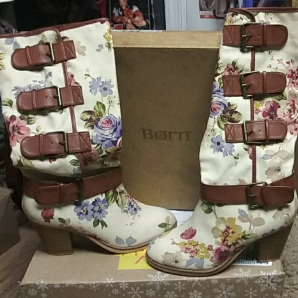 SIZE 8 WOMENS SEXY BOOTS!
